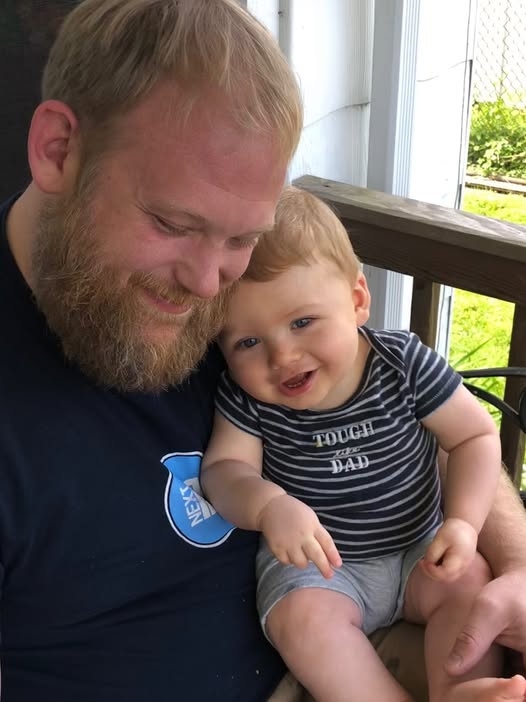 Cyan-Ejr - On Daddys Lap
