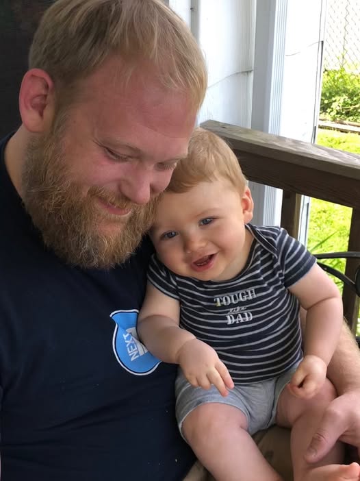 Cyan-Ejr - On Daddys Lap