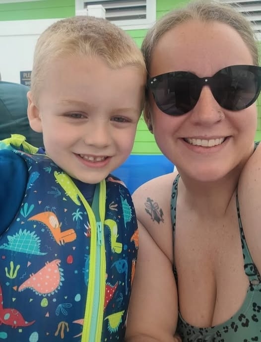 Cyan-Ejr - With Mommy - 3