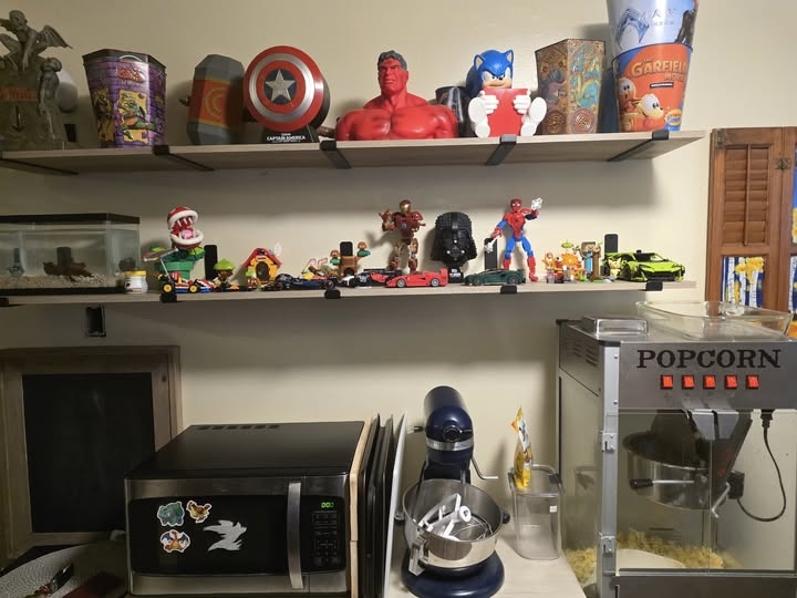 Cyan-E - Cyan-Ejr - Popcorn and Legos