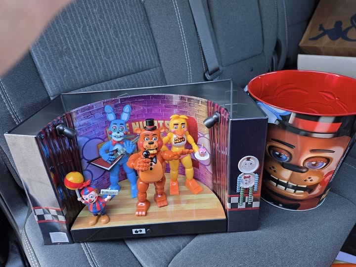 Cyan-E - Popcorn Buckets - FNAF